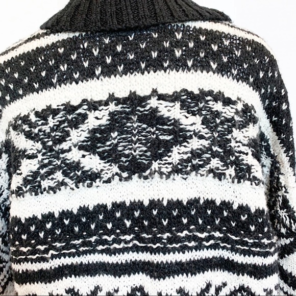 Abercrombie and Fitch geometric pattern cardigan - Picture 4 of 7
